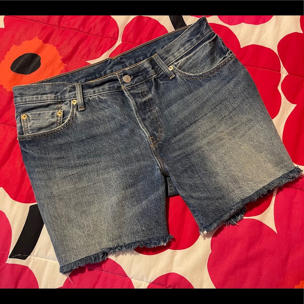 Like New Levi’s Cutoffs